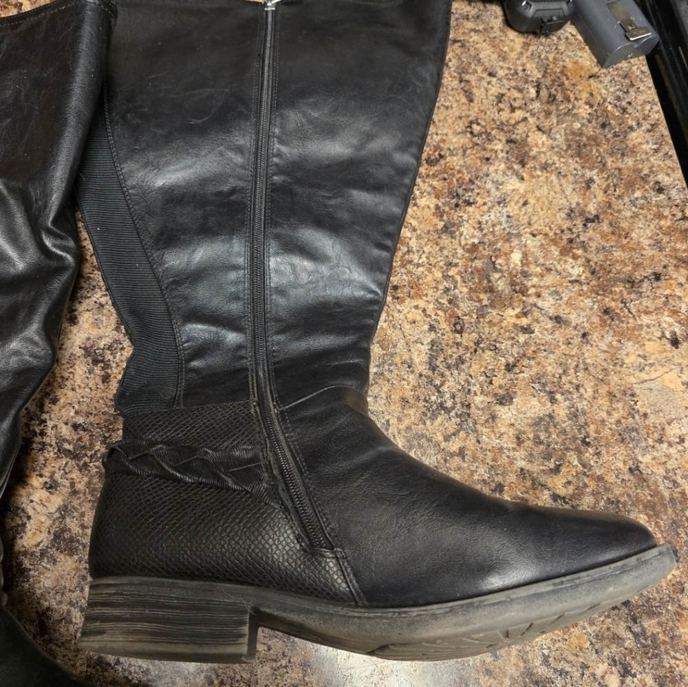 Black Knee-High Leather Boots - Picture 7 of 13